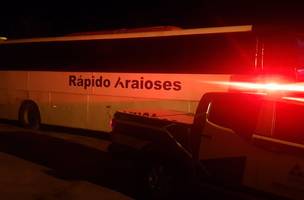 Fiscais da ANTT apreendem dois ônibus clandestinos com mais de 60 passageiros no Piauí (Foto: -)