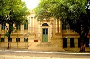 PMT diz que covas de cemitério não foram contratadas. Há apenas o aviso de dispensa de licitação (Foto: -)