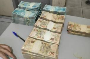 Dinheiro apreendido em carro de prefeitura supostamente desaparece e apenas R$ 370 mil chegam na delegacia (Foto: -)