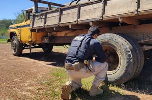 PRF apreende veículo de carga em mau estado de conservação na BR 343 (Foto: -)