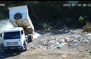 Câmeras de segurança flagram descarte irregular de lixo em Teresina (Foto: -)