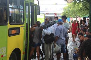 Guarda Municipal fiscaliza cumprimento de decreto sobre circulação de ônibus com limite de passageiros (Foto: -)