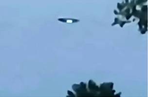 Dirigível é confundido com nave espacial e assusta motoristas (Foto: -)