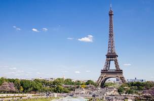 Torre Eiffel é esvaziada e mídia francesa fala em ameaça de bomba (Foto: -)