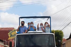 Ao lado de Firmino e Ciro, Kleber Montezuma inicia campanha com carreata (Foto: -)