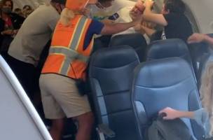 Passageiro causa briga por se recusar a usar máscara em voo nos EUA (Foto: -)