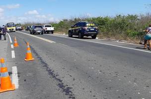 Acidente entre veículo de carga e motocicleta deixa uma pessoa morta na BR 343 (Foto: -)