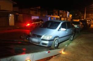 Homem de 59 anos é preso com carro roubado e documentos falsos no Sul do Piauí (Foto: -)