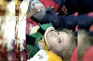 Menina de 3 anos é resgatada com vida 65 horas após terremoto na Turquia (Foto: -)