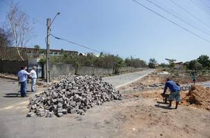 Prefeitura aplicou mais de R$ 140 milhões em calçamento para melhorar acessibilidade em bairros (Foto: -)