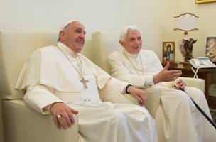 Papa Francisco e papa emérito Bento XVI foram vacinados contra a Covid-19 (Foto: -)