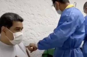 Presidente da Venezuela, Nicolás Maduro é vacinado contra a covid-19 (Foto: -)