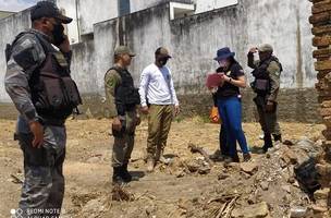 Corpo de recém-nascido é encontrado dentro de sacola em terreno baldio (Foto: -)