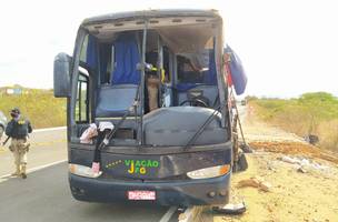 Ônibus de grave acidente na BR 135 estava em alta velocidade, constata PRF (Foto: -)