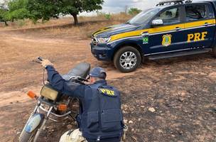 Motocicleta roubada há 24 anos é recuperada pela PRF; condutor é preso (Foto: -)