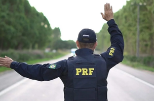 Motorista perde controle de carro e bate veículo em poste no interior do Piauí (Foto: -)