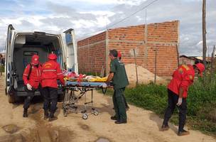 Comando de Incidentes resgata família na Vila Lindalma Soares (Foto: -)