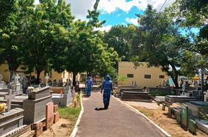 Cemitérios de Teresina recebem reforço de limpeza para visitas no Dia das Mães (Foto: -)